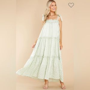 From red dress boutique - Medium - gingham green maxi dress - worn once